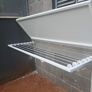 מתקן כביסה הכולל גגון דגם "הדר"